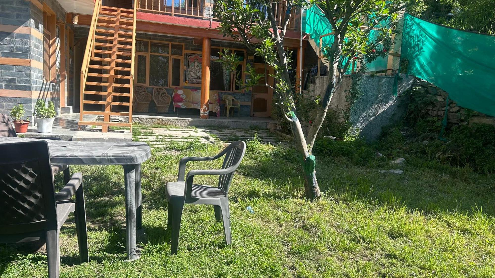 Sunface Homestay Manali  Bagian luar foto