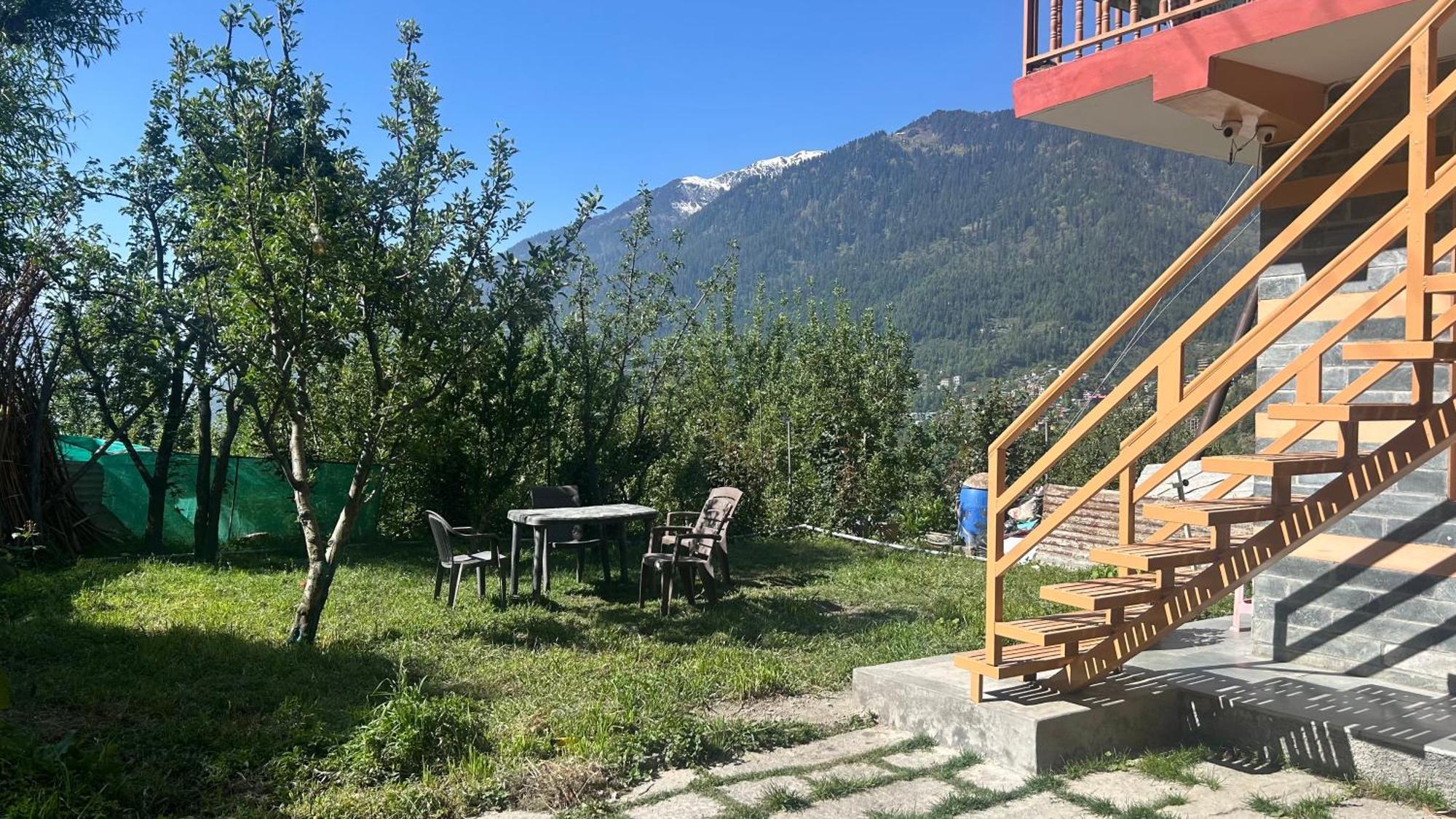 Sunface Homestay Manali  Bagian luar foto