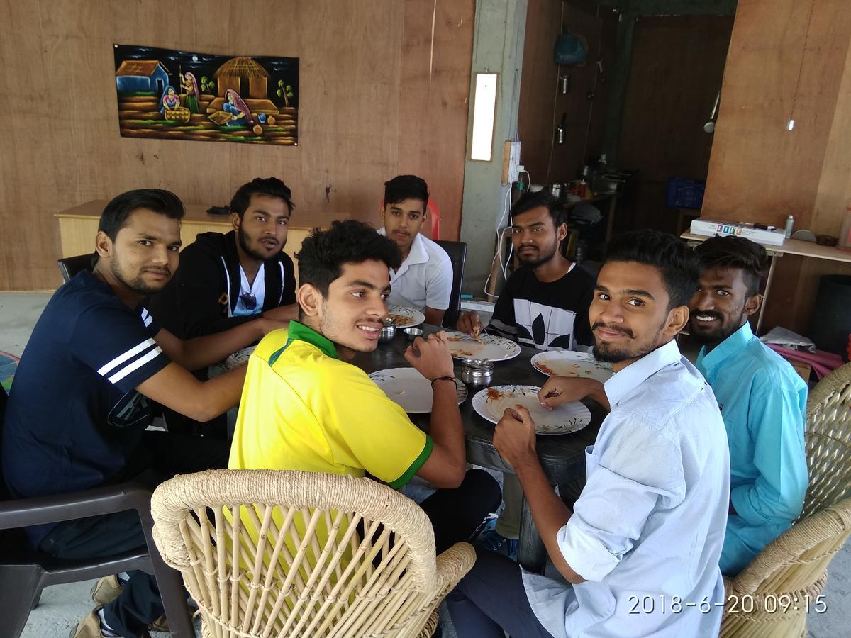 Sunface Homestay Manali  Bagian luar foto
